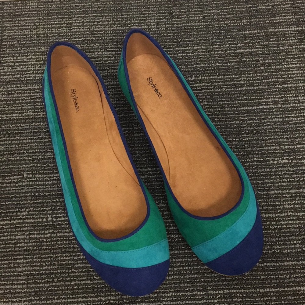 Never worn Style & Co. flats